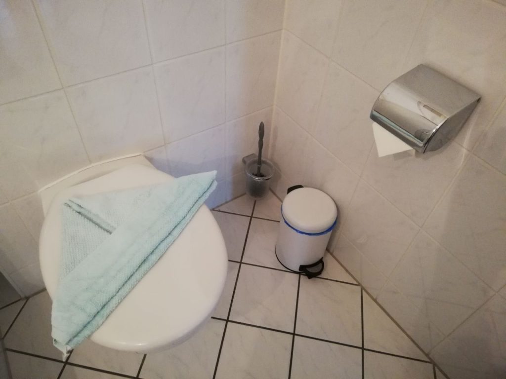 Miramar Apartment Toilette