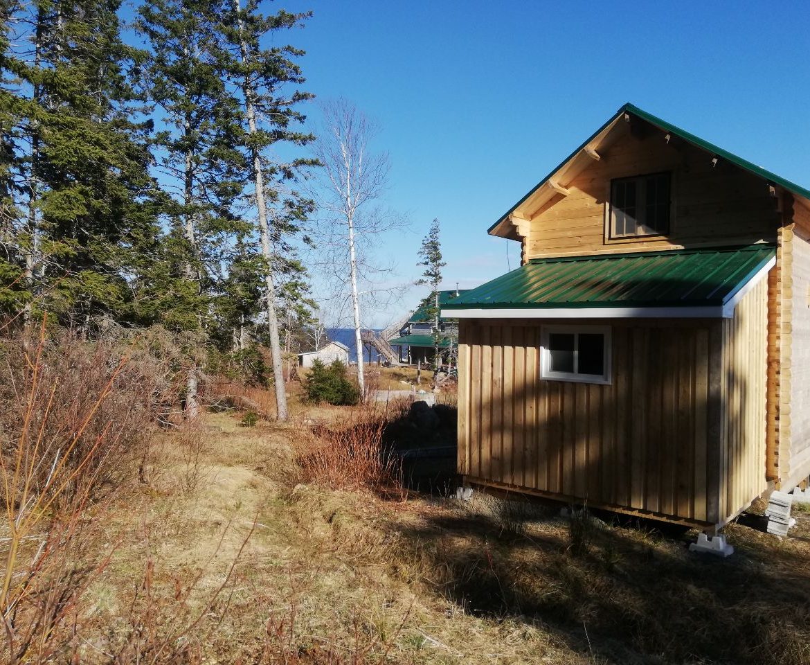 Hiker's Rest - Tiny Log Cabin