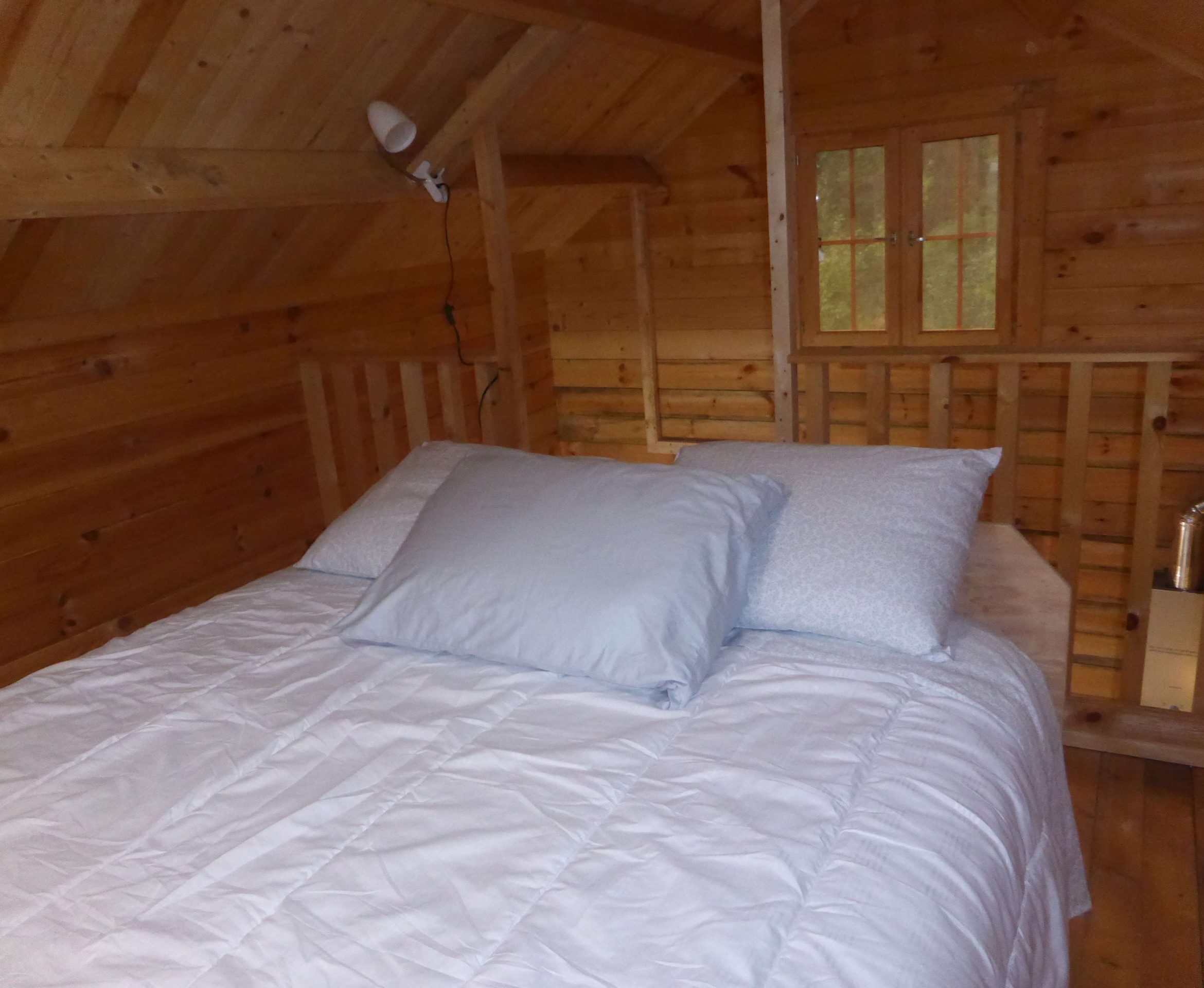 Hiker's Rest - 2nd floor, loft, bedroom, Queen bed